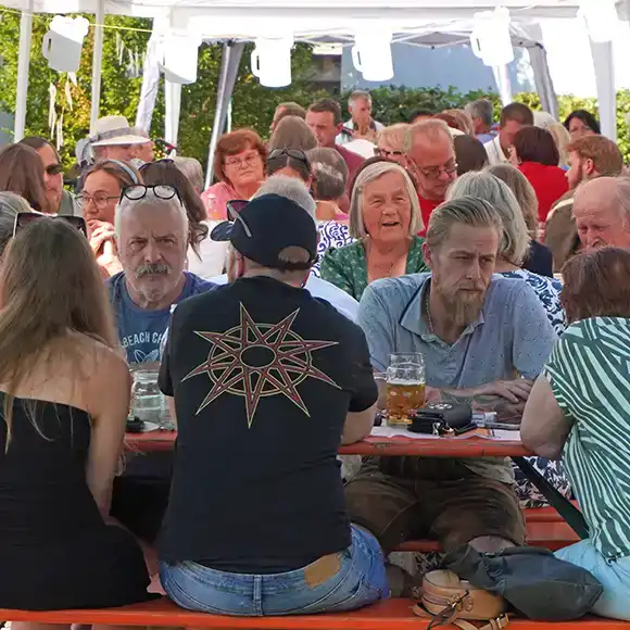 Gäste am Sommerfest 2026