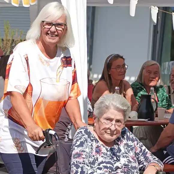 Entspannte Gesichter am Sommerfest